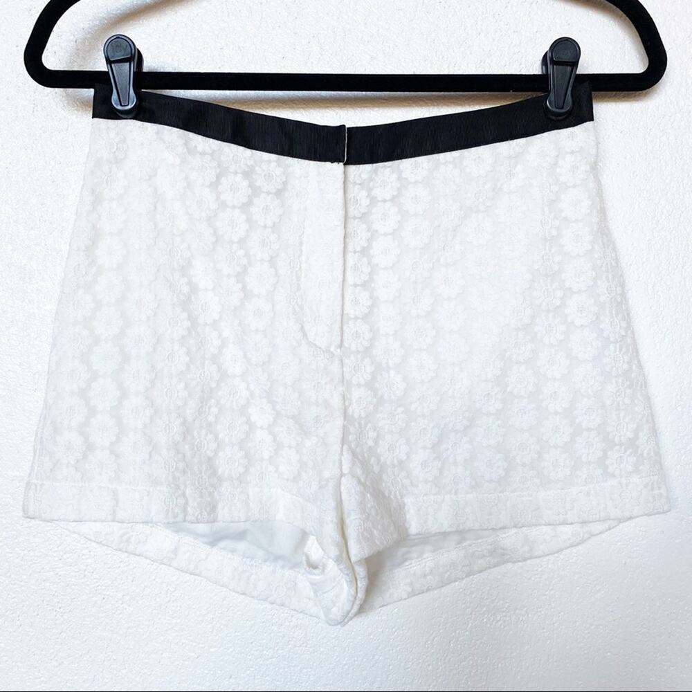 Topshop Eyelet Lace Daisy Shorts with Ribbon Waistband Size 4
